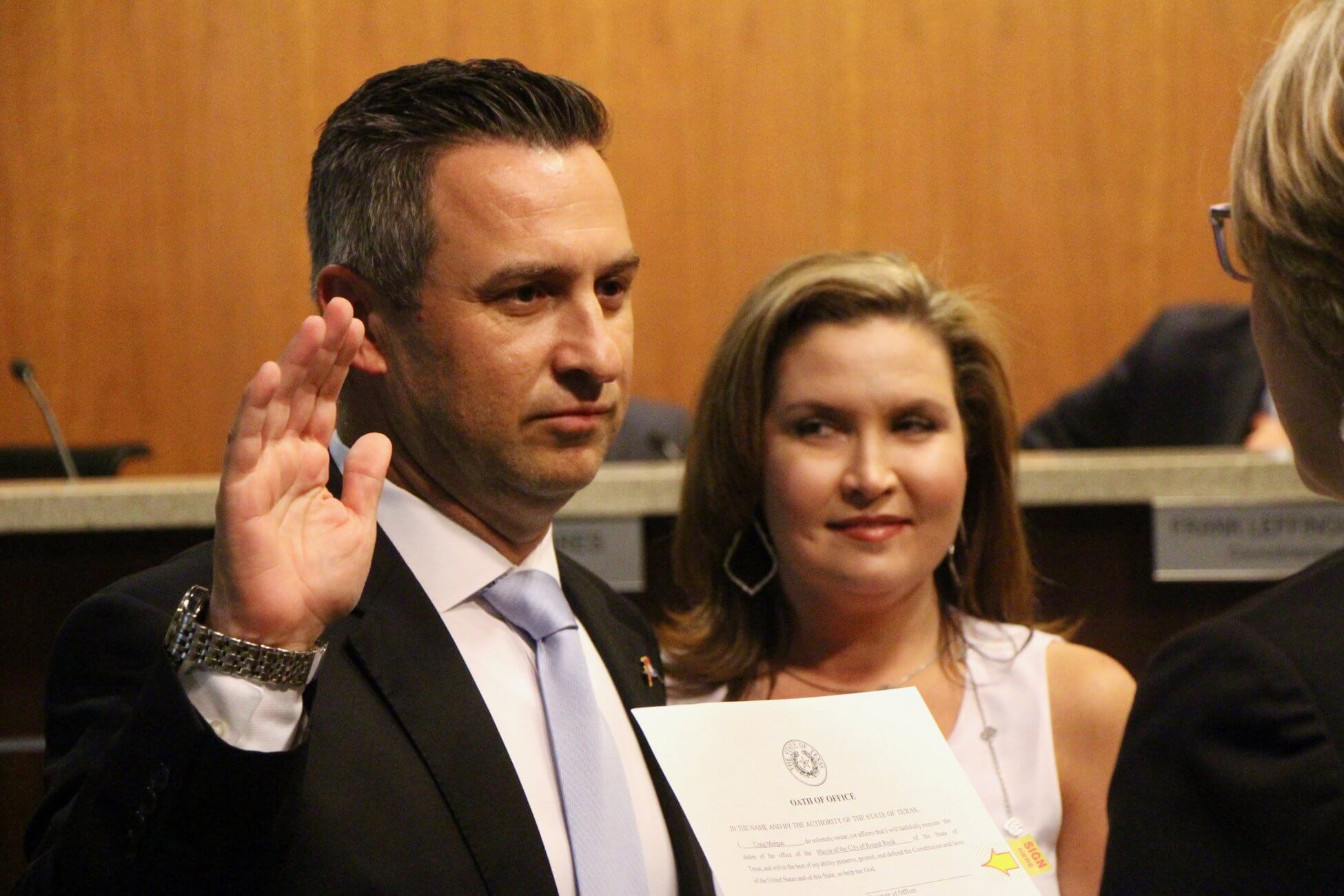 Craig Morgan is sworn in as mayor, as wife Amanda looks on.