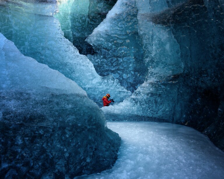 Entrance-to-the-Amazing-world-of-Crystal-Blue-Ice_Ng