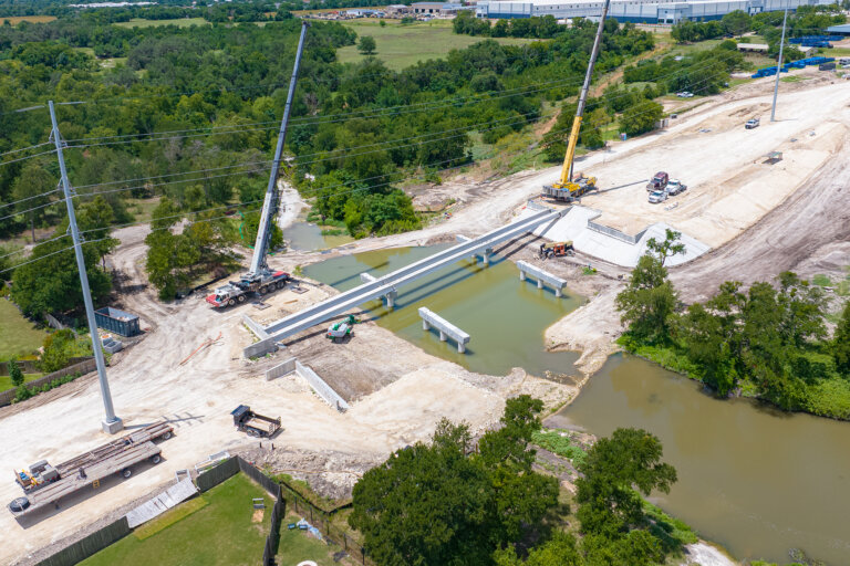 Old Settlers Blvd. Extension Beam Setting