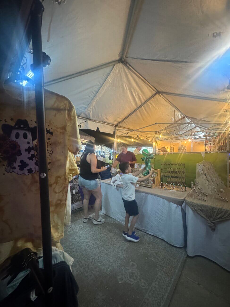 Vendors by night 4