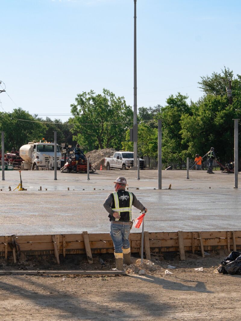 Image for the Tweet beginning: 🎾 Concrete was poured this