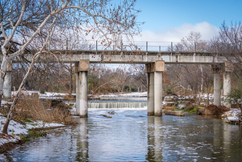 Image for the Tweet beginning: Weather update: Cold temperatures and